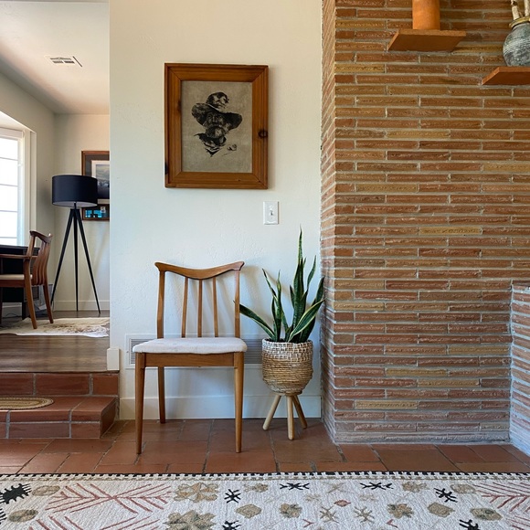 Meet your Posher, Nicole - Picture 1 of 1